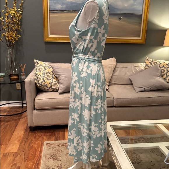 Dress - Picture 5 of 7